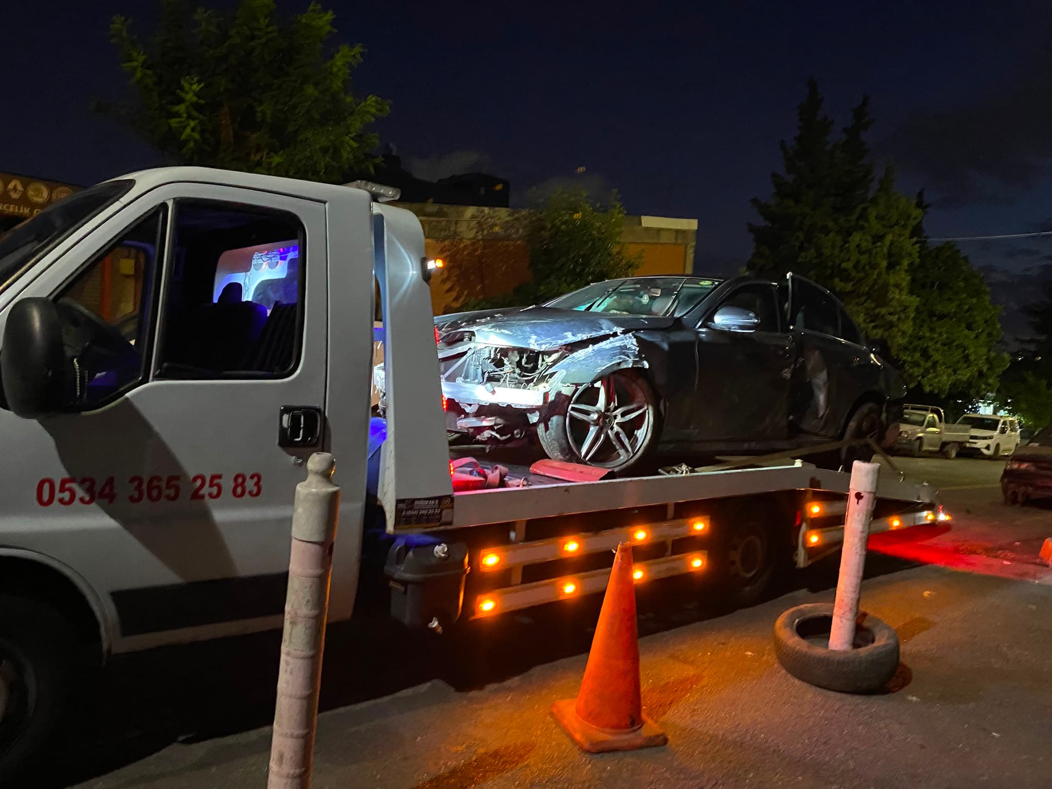 Yol yardım aracının akü desteği çalışması