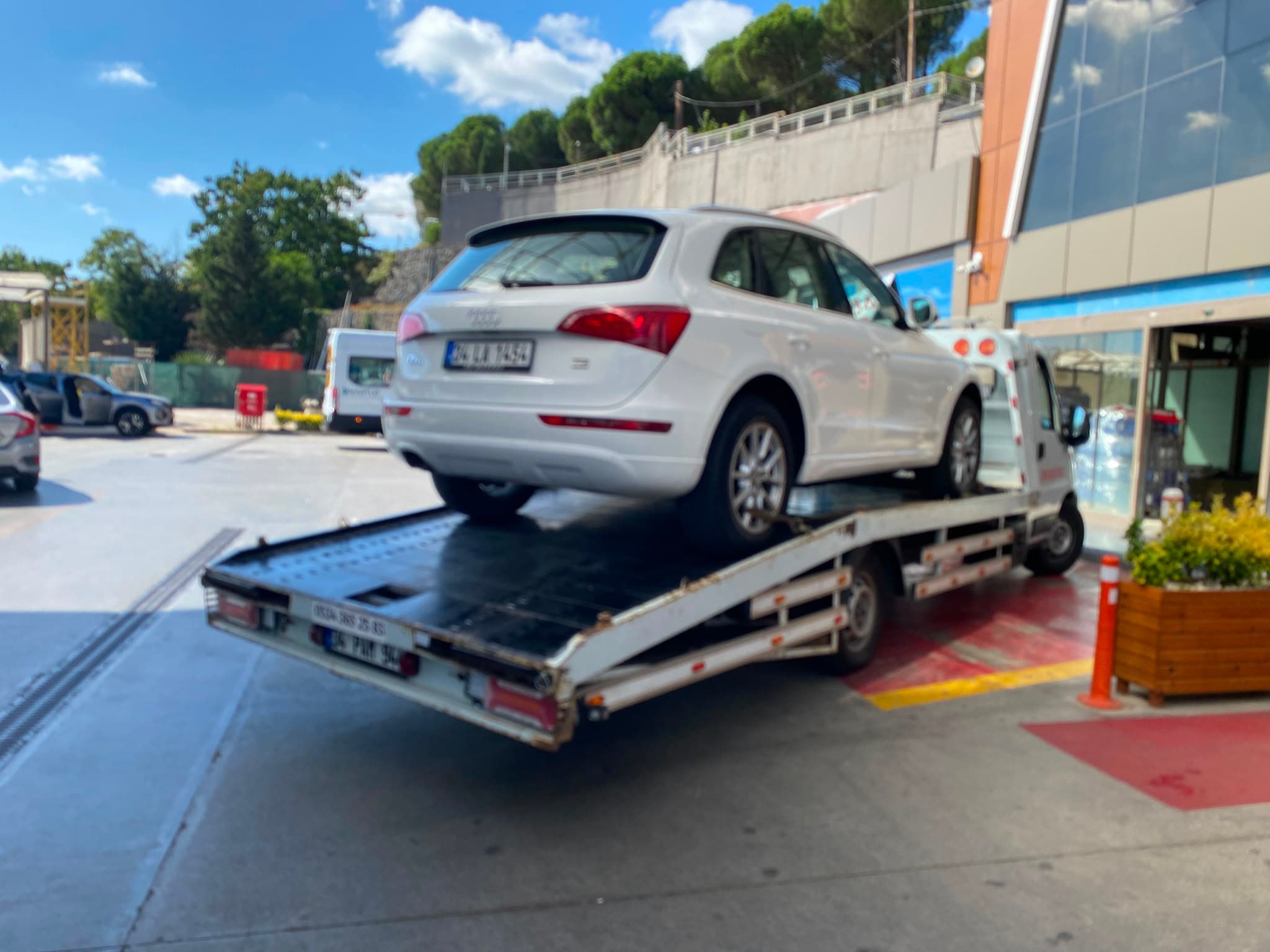 D&B ekibinin araç kurtarma çalışması